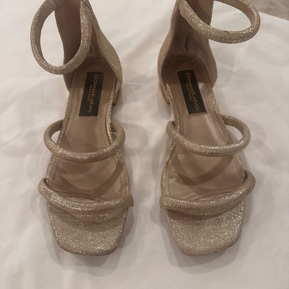 DONNA KARAN Women’s 
Galina Sandal In Gold Leather Size 6